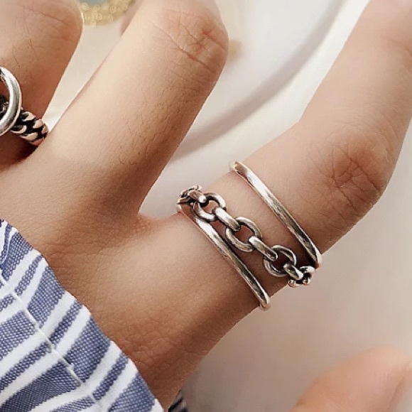 Jewelry - 🔗Insta buckle chain ring